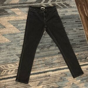 Levi skinny jean size 29. never worn